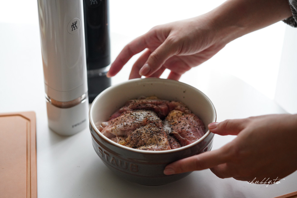 秋日暖心簡單食譜【胡椒雞湯烏龍麵】同場開箱德國雙人ZWILLING ENFINIGY電動研磨器 秋日暖心簡單食譜【胡椒雞湯烏龍麵】同場開箱德國雙人ZWILLING ENFINIGY電動研磨器