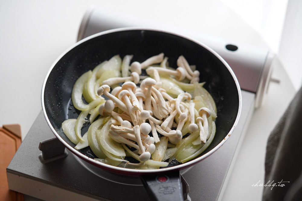 秋日暖心簡單食譜【胡椒雞湯烏龍麵】同場開箱德國雙人ZWILLING ENFINIGY電動研磨器 秋日暖心簡單食譜【胡椒雞湯烏龍麵】同場開箱德國雙人ZWILLING ENFINIGY電動研磨器