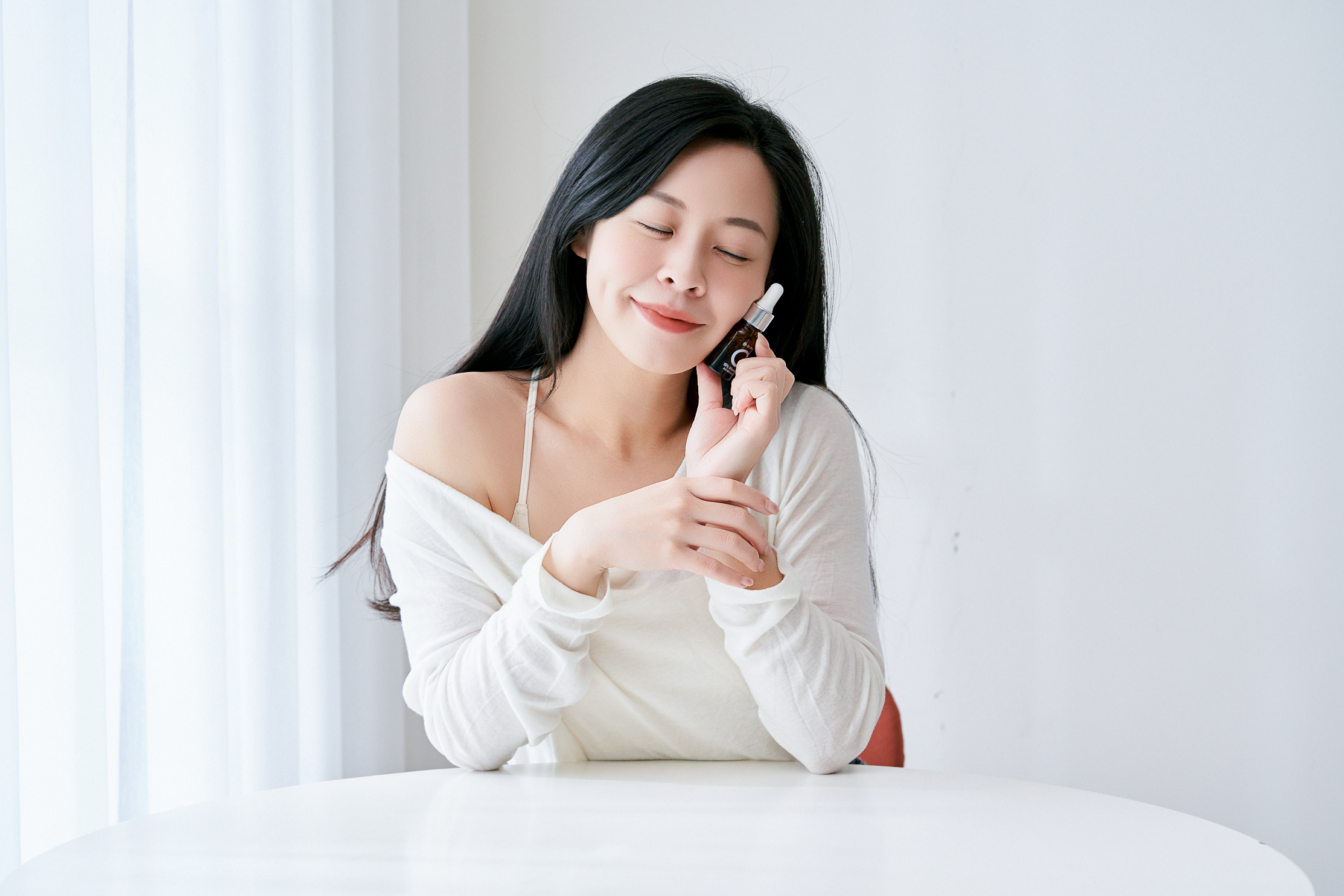 《2025最新》高濃度維C精華液大評比！5家人氣維他命C精華液這樣使用最有效！