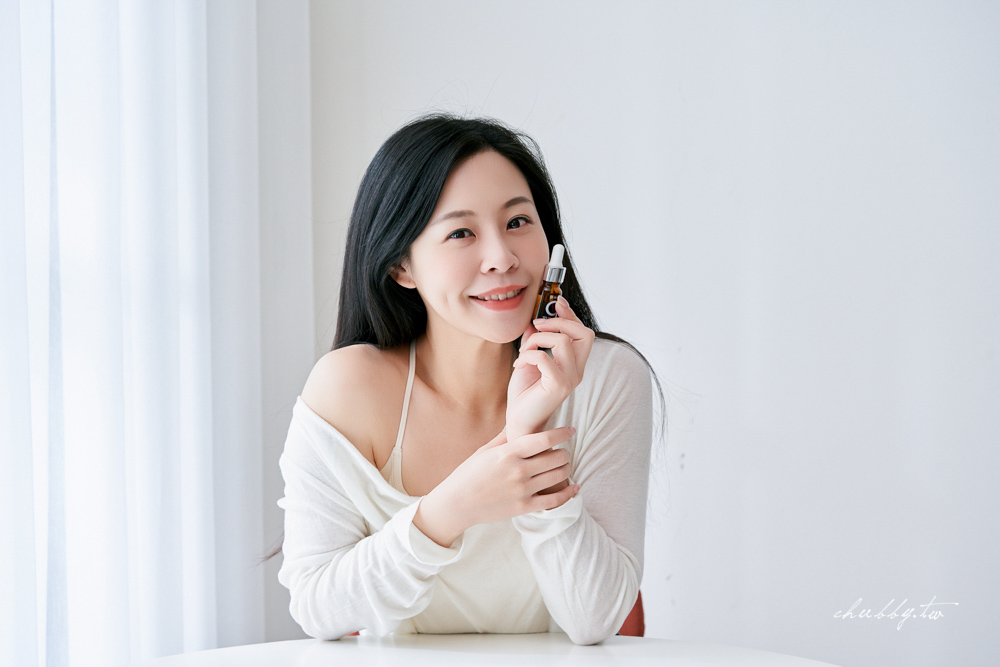 《2025最新》高濃度維C精華液大評比！5家人氣維他命C精華液這樣使用最有效！