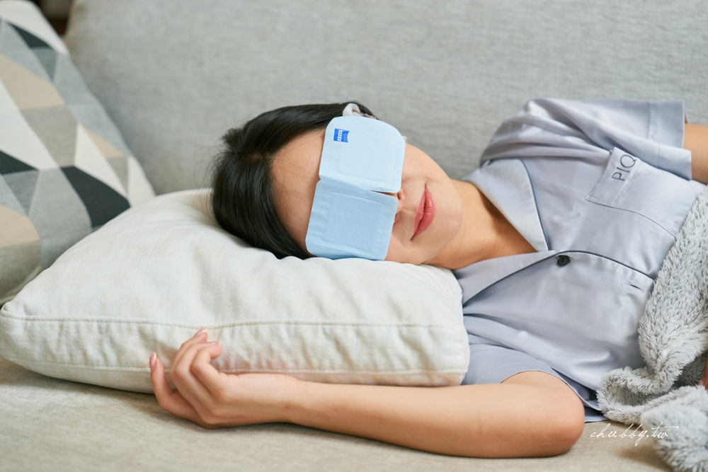 【蔡司 ZEISS 蒸氣眼罩開箱】蔡司也有蒸氣眼罩了! 源自德國,用精準恆溫找回妳的安穩好眠,給雙眼溫柔呵護 【蔡司 ZEISS 蒸氣眼罩開箱】蔡司也有蒸氣眼罩了! 源自德國,用精準恆溫找回妳的安穩好眠,給雙眼溫柔呵護