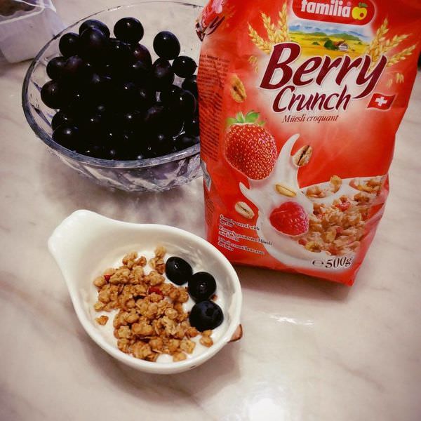 【食】瑞士全家Familia草莓綜合穀物早餐麥片Berry Crunch:終於知道缺貨的原因!